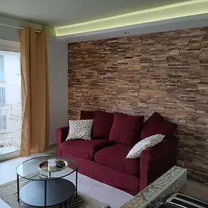 studio-suquet-balcony-1-min-beach-10-min-palais-cannes.fr-provencehotel.com/